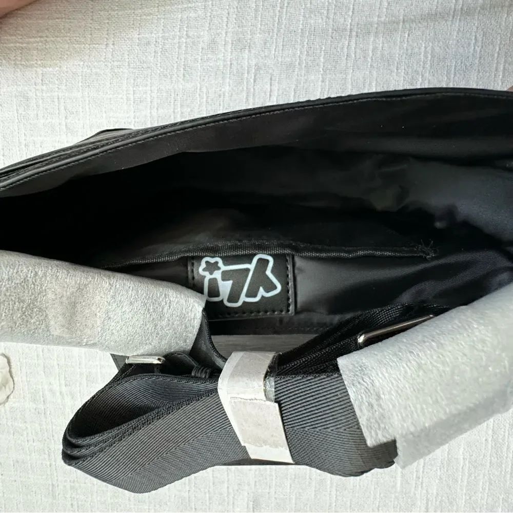 YL Messenger Cross Body Bag Black Silver Logo Strap NEW - Picture 7 of 11